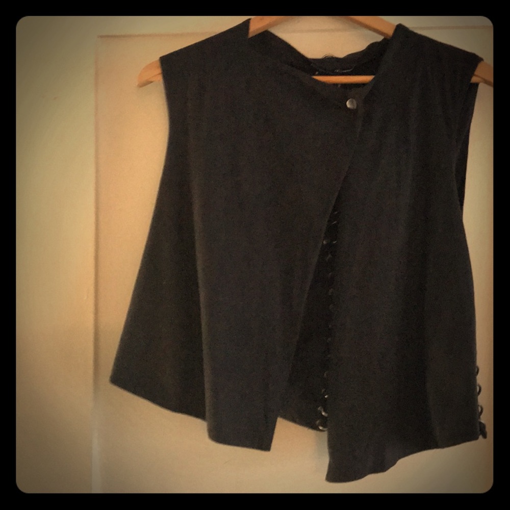 Vest black with side / back rings snap front neck